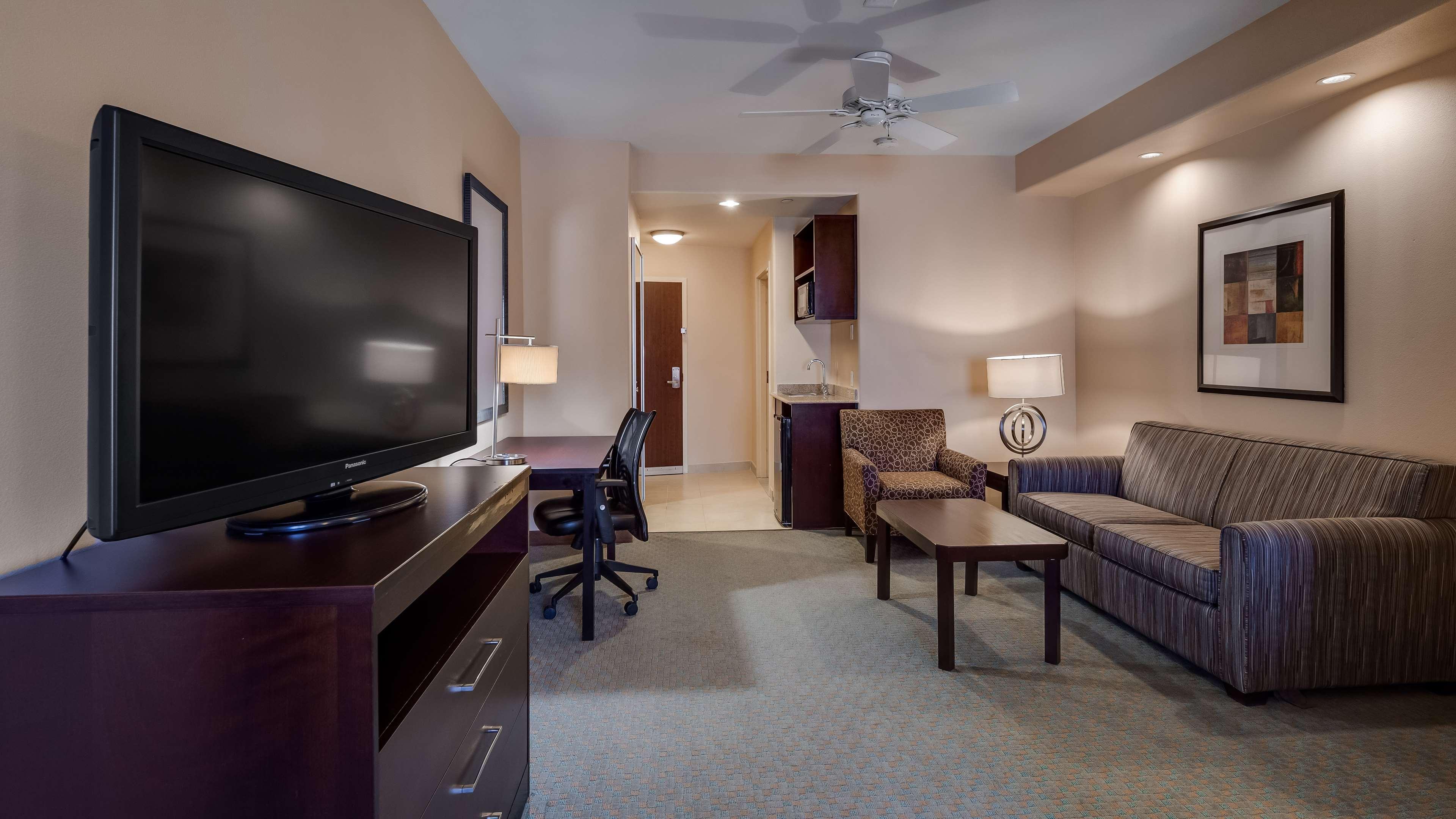 Best Western Plus Midland Suites Εξωτερικό φωτογραφία