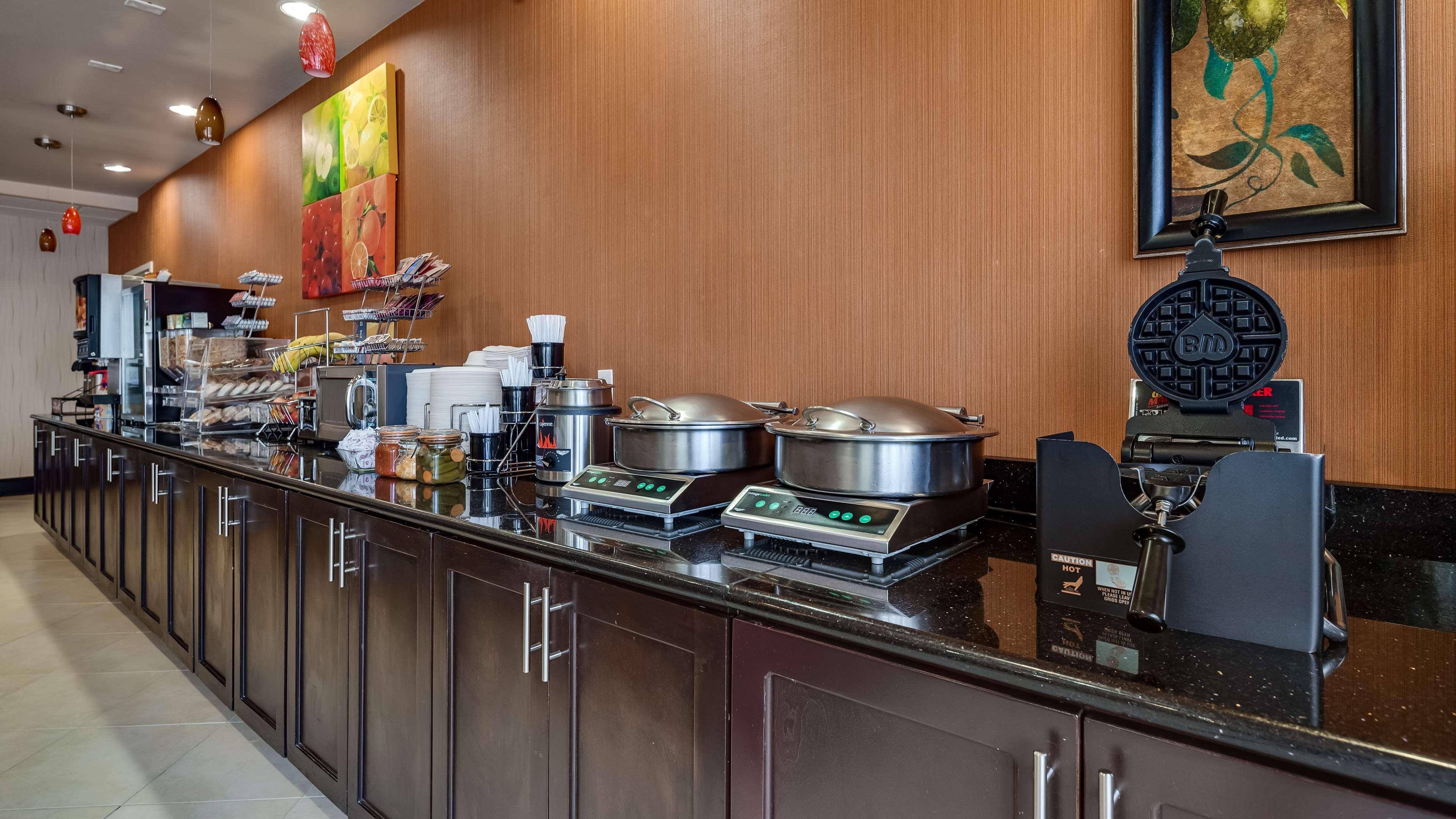 Best Western Plus Midland Suites Εξωτερικό φωτογραφία